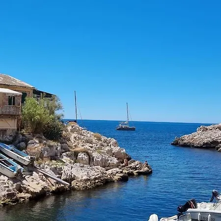 Rez De Port Miou Pres Calanques De Cassis